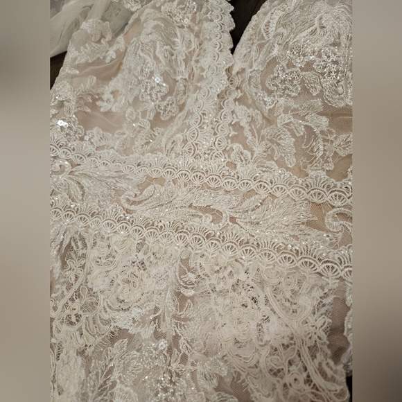 NWT 🔔 Melissa Sweet Sleeved V-Neck Sheath Wedding Dress - SIZE 4 - Picture 12 of 16